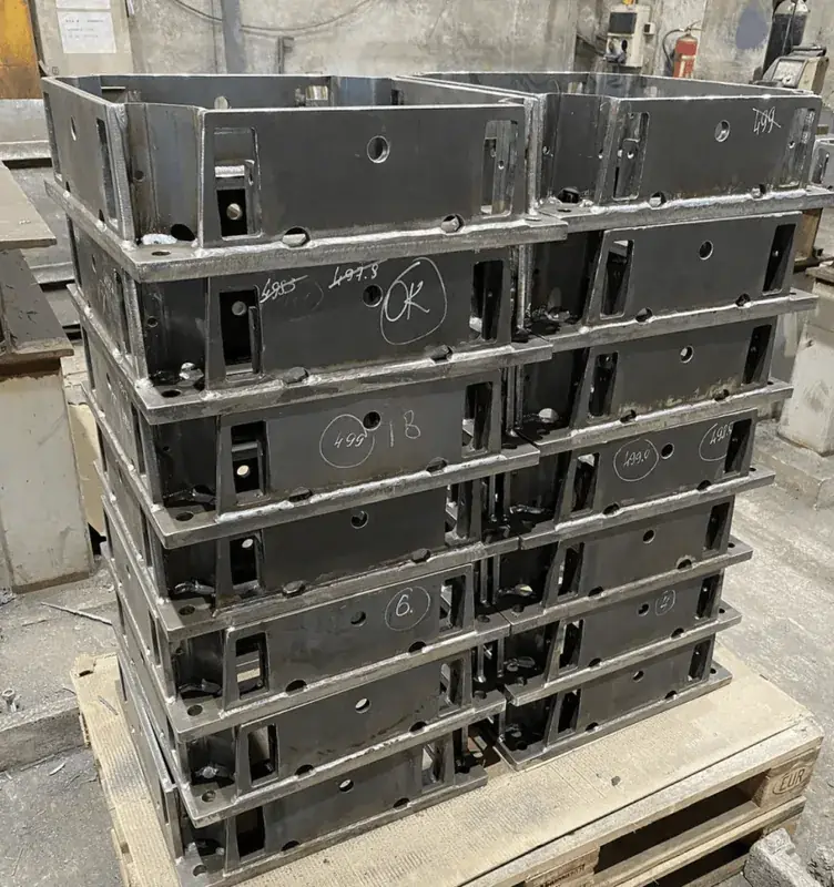 Complex metal construction made using plasma cutting